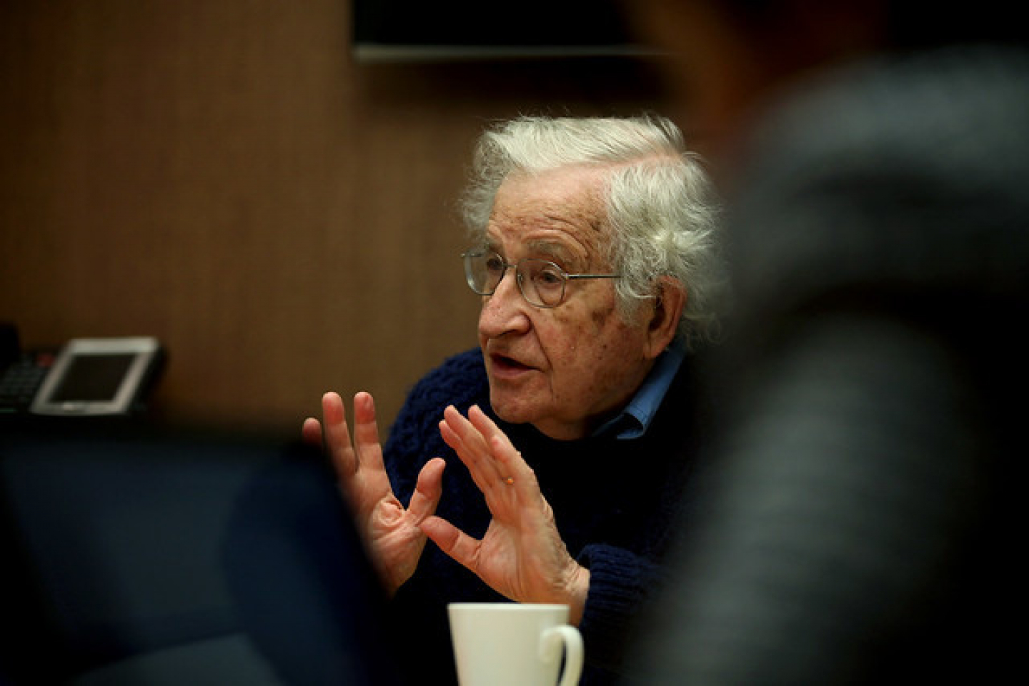 Noam Chomsky: Hvert ord i begrepet &#8220;frihandelsavtaler&#8221; er falsk